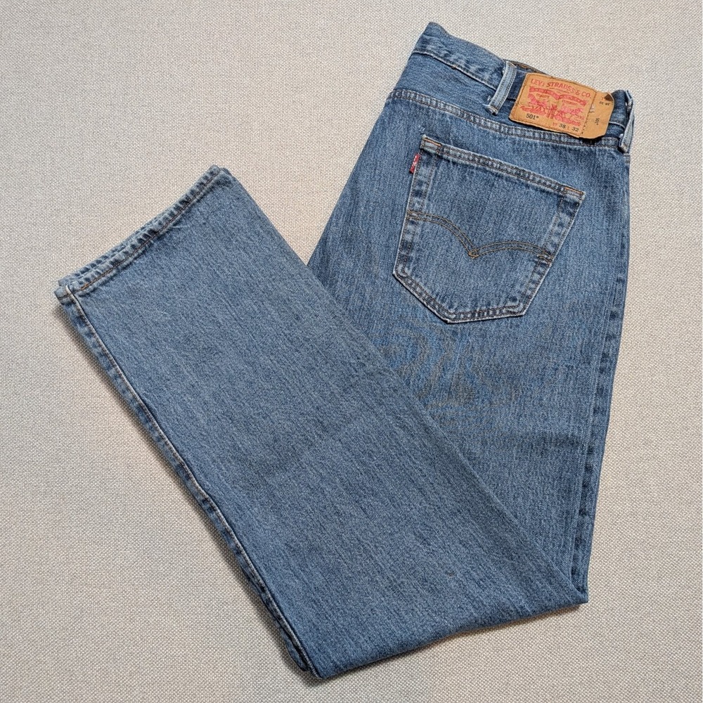Levi's 501 Men's 38x32 Blue Denim Straight Leg Button Fly Jeans Irregular